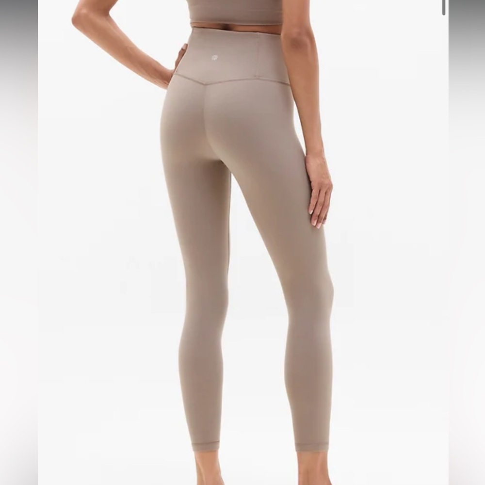 💜 ATHLETA Ultra High Rise Elation 7/8 Tight - Picture 2 of 5